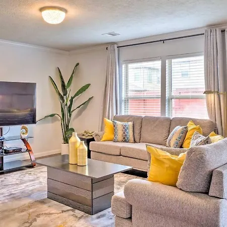 3 Bedroom 2.5 Bath With Home Office